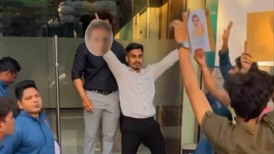 Pune man dances to dhol beats after quitting his job Pune man dances to dhol beats after quitting his job