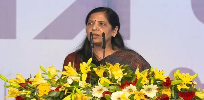 Sunita Kejriwal to join AAP roadshows in Delhi, say sources Sunita Kejriwal to join AAP roadshows in Delhi, say sources
