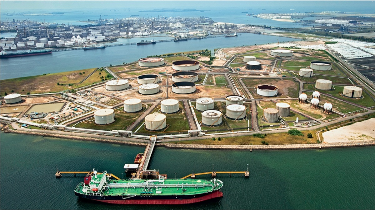 Crude oil tankers off Jurong Island, Singapore Crude oil tankers off Jurong Island, Singapore