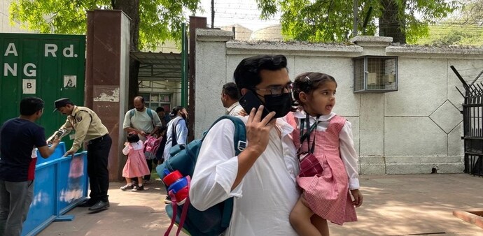 Delhi schools bomb threeat Delhi schools bomb threeat