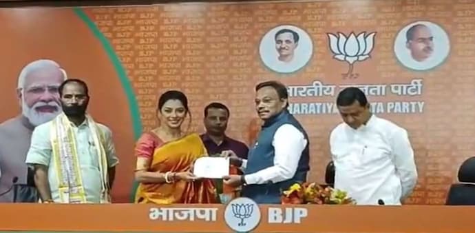 Actress Rupali Ganguly has joined the BJP at the party's headquarters in Delhi. Actress Rupali Ganguly has joined the BJP at the party's headquarters in Delhi.