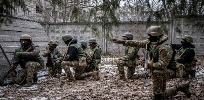 It said it was sanctioning three Russian state entities linked to Moscow's chemical and biological weapons programs, including a specialized military unit that "facilitated the use" of chloropicrin against Ukrainian troops. (Photo: Reuters) It said it was sanctioning three Russian state entities linked to Moscow's chemical and biological weapons programs, including a specialized military unit that "facilitated the use" of chloropicrin against Ukrainian troops. (Photo: Reuters)