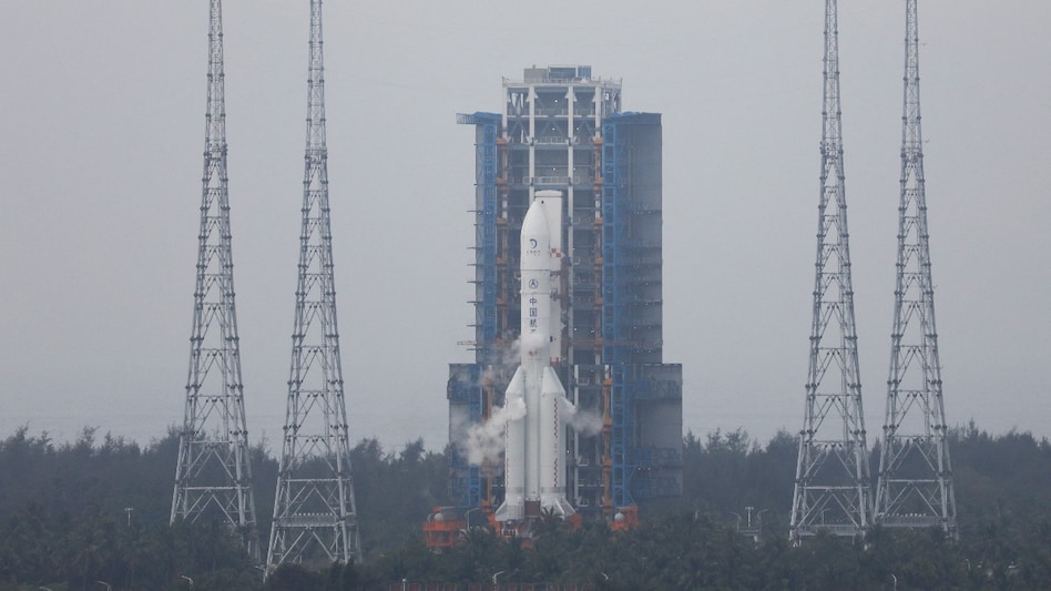 The Chang'e 6 lunar probe and the Long March-5 Y8 carrier rocket combination sit atop the launch pad at the Wenchang Space Launch Site in Hainan province, China May 3, 2024. REUTERS/Eduardo Baptista The Chang'e 6 lunar probe and the Long March-5 Y8 carrier rocket combination sit atop the launch pad at the Wenchang Space Launch Site in Hainan province, China May 3, 2024. REUTERS/Eduardo Baptista