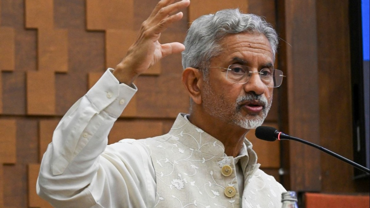 The EAM said that PM Modi gave clear instructions to keep the interest of Indian consumers on priority despite external pressure against purchasing Russian oil. The EAM said that PM Modi gave clear instructions to keep the interest of Indian consumers on priority despite external pressure against purchasing Russian oil.