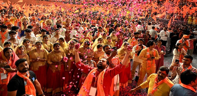 In 1950, Hindu population share was 84%, but it came down to 78% in 2015. In 1950, Hindu population share was 84%, but it came down to 78% in 2015.
