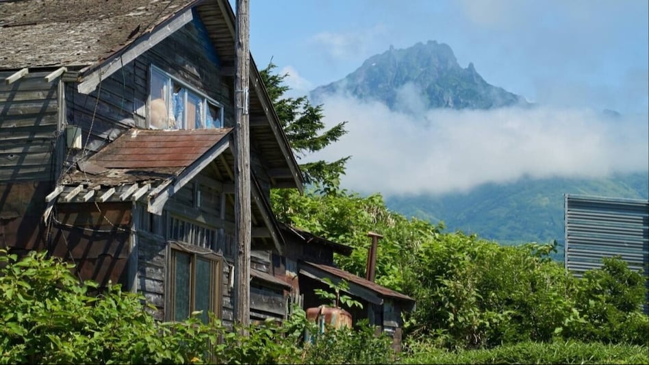 Japan's vacant homes epidemic: Millions of properties left to decay as elderly residents pass away or move Japan's vacant homes epidemic: Millions of properties left to decay as elderly residents pass away or move