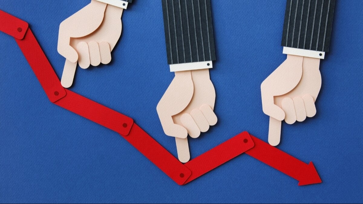 FIIs offloaded Rs 4,550 crore of IT stocks in 4 months. Should you press the sell button too?