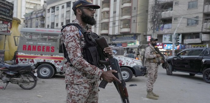 20 killed in Pakistan bus accident 20 killed in Pakistan bus accident