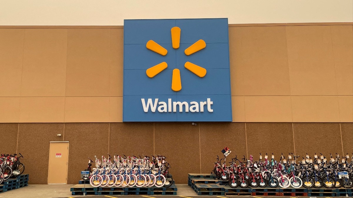 Walmart to cut hundreds of corporate jobs Walmart to cut hundreds of corporate jobs