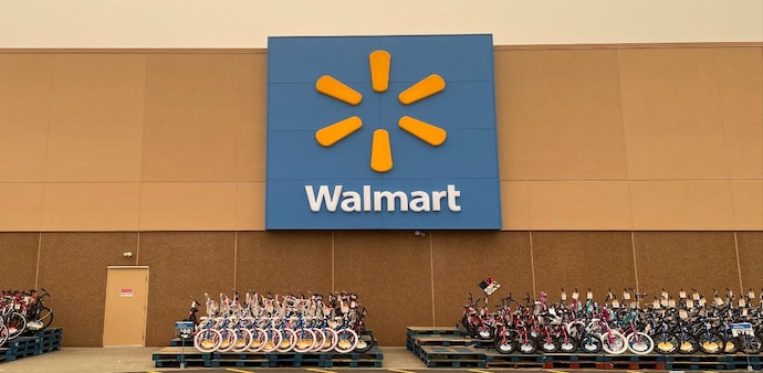 Walmart to cut hundreds of corporate jobs Walmart to cut hundreds of corporate jobs