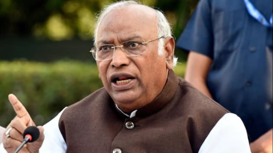 Lok Sabha Elections 2024: Kharge promises 10 kg free ration to poor if INDIA bloc comes to power Lok Sabha Elections 2024: Kharge promises 10 kg free ration to poor if INDIA bloc comes to power