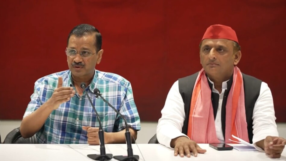 Arvind Kejriwal at a press conference with Akhilesh Yadav in Lucknow Arvind Kejriwal at a press conference with Akhilesh Yadav in Lucknow