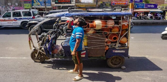 Most areas in Delhi recorded maximum temperatures between 45-47°C, which is 4-6 degrees above normal. Most areas in Delhi recorded maximum temperatures between 45-47°C, which is 4-6 degrees above normal.