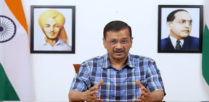 Graffiti threatening Arvind Kejriwal appears in three metro stations in Delhi Graffiti threatening Arvind Kejriwal appears in three metro stations in Delhi