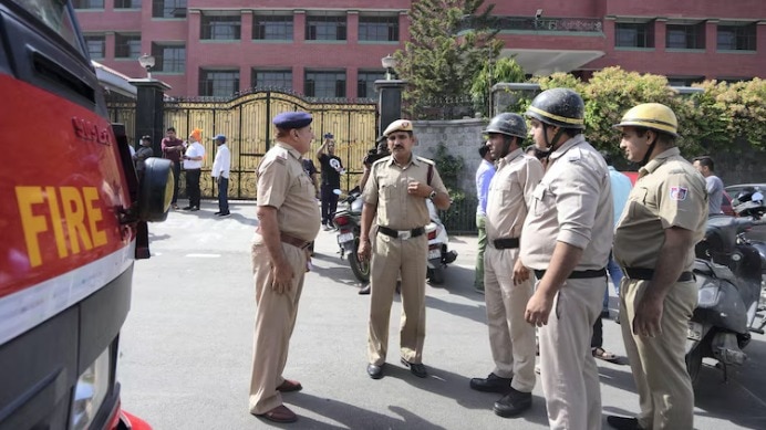 Lady Shri Ram College, Sri Venkateswara College in Delhi receive bomb threat calls Lady Shri Ram College, Sri Venkateswara College in Delhi receive bomb threat calls