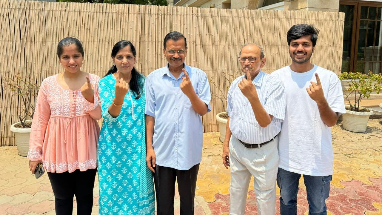 Arvind Kejriwal with family Arvind Kejriwal with family