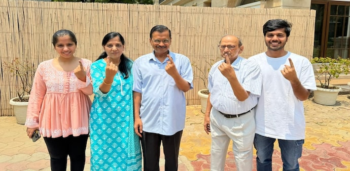 Arvind Kejriwal with family Arvind Kejriwal with family