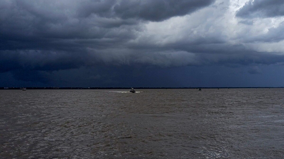 Cyclone Remal: Red Alert in Meghalaya, Heavy Rains Expected Cyclone Remal: Red Alert in Meghalaya, Heavy Rains Expected