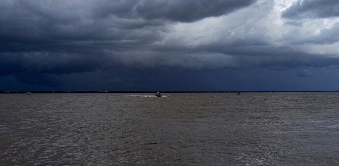 Cyclone Remal: Red Alert in Meghalaya, Heavy Rains Expected Cyclone Remal: Red Alert in Meghalaya, Heavy Rains Expected