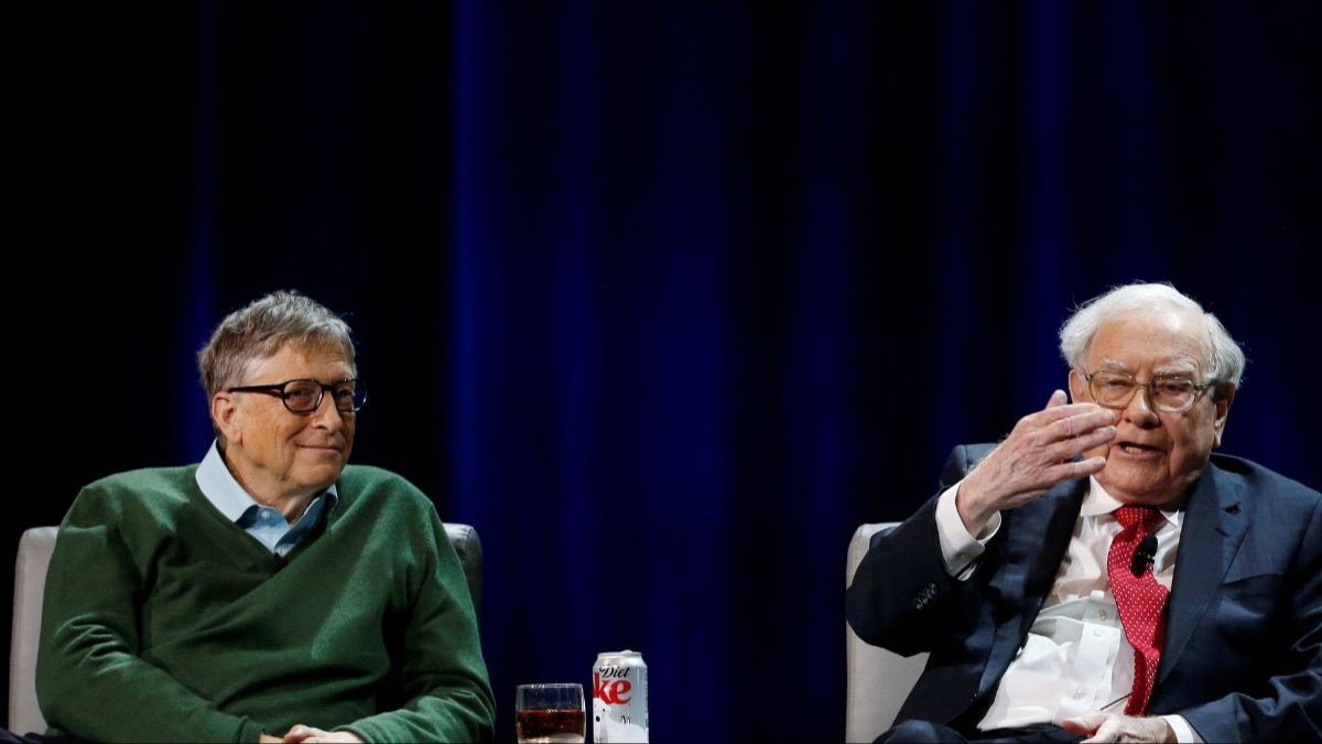 Bill Gates (left) and Warren Buffett Bill Gates (left) and Warren Buffett