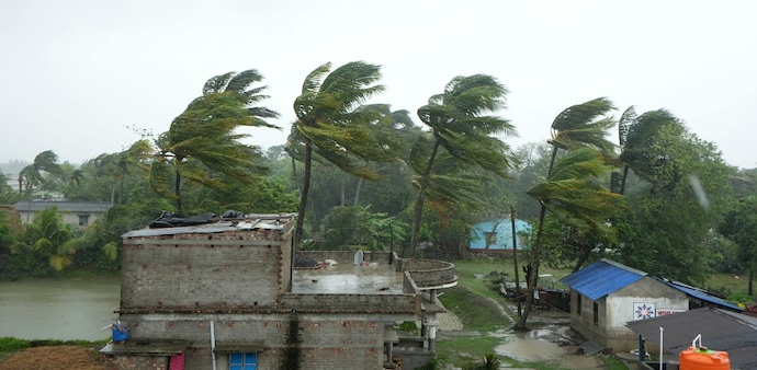 The Kolkata Airport suspended flight operations for roughly 21 hours, which led to 394 flights getting impacted The Kolkata Airport suspended flight operations for roughly 21 hours, which led to 394 flights getting impacted