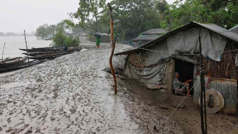 Cyclone Remal kills 16, snaps power links to millions in India, Bangladesh Cyclone Remal kills 16, snaps power links to millions in India, Bangladesh