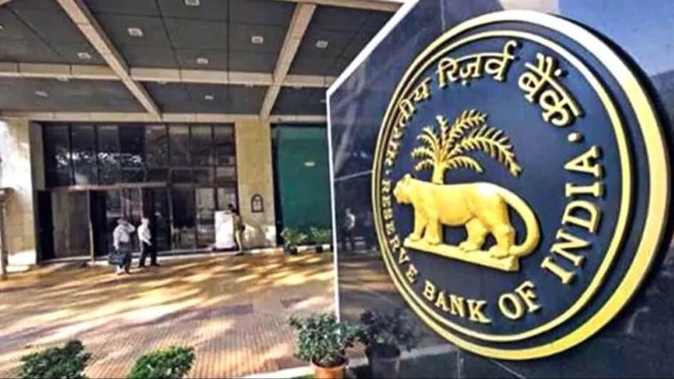 RBI slaps fine of Rs 1 crore on ICICI Bank, Rs 91 lakhs on Yes Bank for non-compliance RBI slaps fine of Rs 1 crore on ICICI Bank, Rs 91 lakhs on Yes Bank for non-compliance