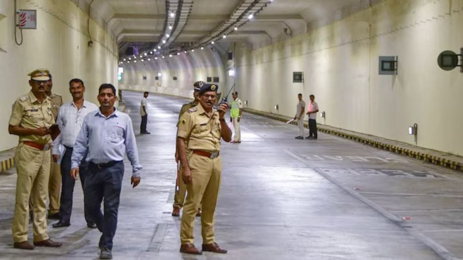 Eknath Shinde inspected the tunnel after a viral video on social media showed water seeping into the southbound tunnel of the Mumbai Coastal Road. Eknath Shinde inspected the tunnel after a viral video on social media showed water seeping into the southbound tunnel of the Mumbai Coastal Road.