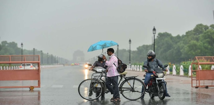 Rain hits parts of Delhi amid scorching heat. (Photo: PTI) Rain hits parts of Delhi amid scorching heat. (Photo: PTI)