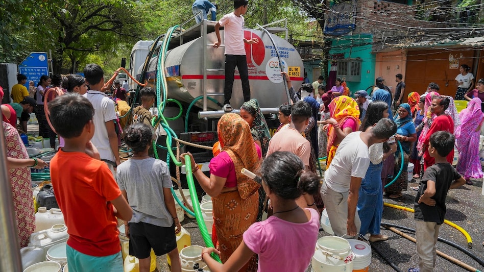 Residents complained that they are forced to leave empty-handed after waiting long hours for water tankers. Residents complained that they are forced to leave empty-handed after waiting long hours for water tankers.