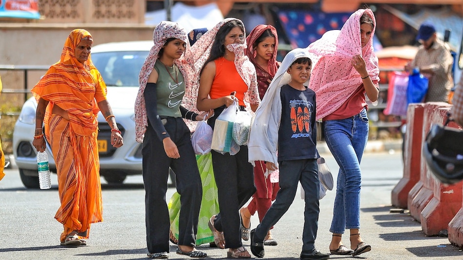Heatwave grips India, death toll rises to 54 as dust storm looms over Delhi Heatwave grips India, death toll rises to 54 as dust storm looms over Delhi