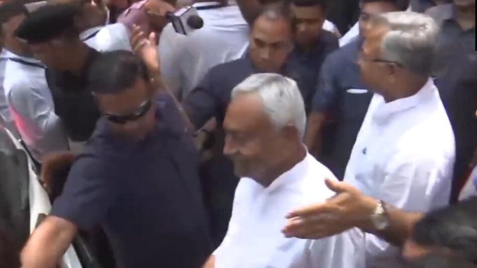 Bihar Lok Sabha election Phase 7 Voting: CM Nitish Kumar cast his vote. Bihar Lok Sabha election Phase 7 Voting: CM Nitish Kumar cast his vote.