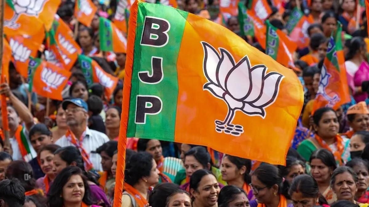 Rajasthan Lok Sabha Exit Poll 2024: In the 2019 and 2014 Lok Sabha polls, the BJP-led NDA swept the desert state and bagged all 25 seats. Rajasthan Lok Sabha Exit Poll 2024: In the 2019 and 2014 Lok Sabha polls, the BJP-led NDA swept the desert state and bagged all 25 seats.