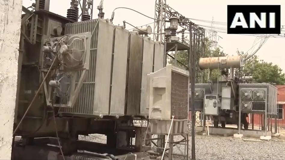 Electric substation transformers are being cooled with coolers in Gurugram, Haryana as blistering heat continues unabated across north India. Courtesy: ANI videograb) Electric substation transformers are being cooled with coolers in Gurugram, Haryana as blistering heat continues unabated across north India. Courtesy: ANI videograb)