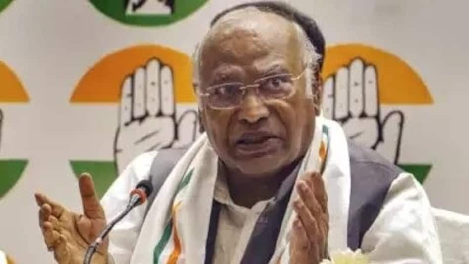 INDIA alliance leaders to huddle at Kharge's residence at 6 pm today INDIA alliance leaders to huddle at Kharge's residence at 6 pm today