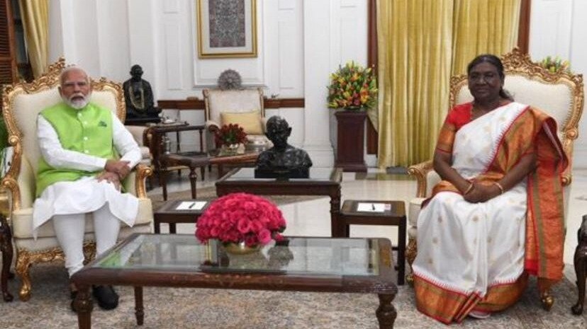 Prime Minister Narendra Modi meets President Prime Minister Narendra Modi meets President