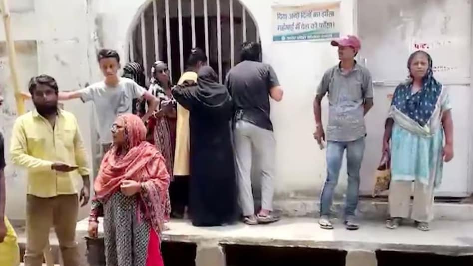 Many Muslim women submitted the Congress guarantee card they had already received Many Muslim women submitted the Congress guarantee card they had already received