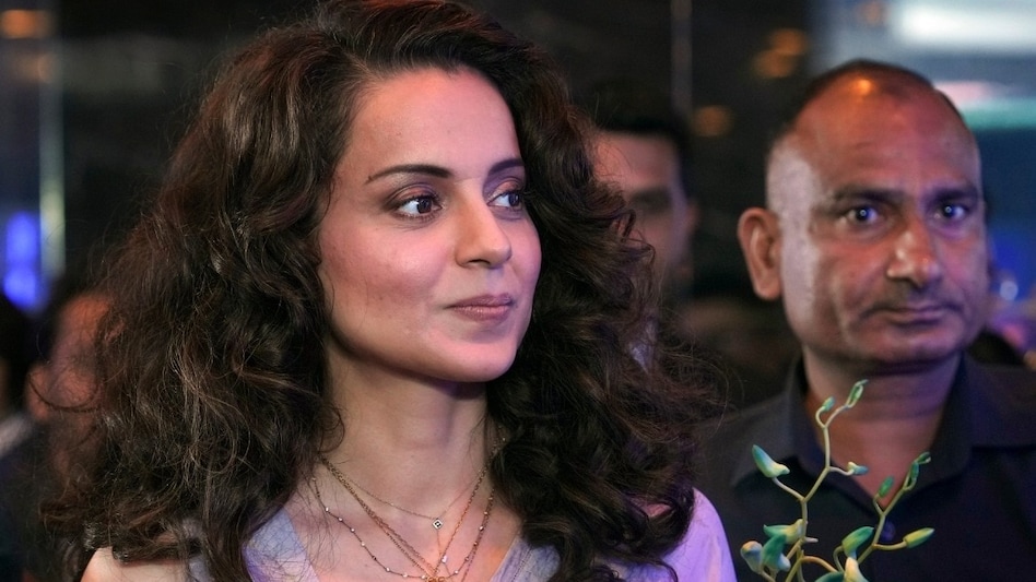 Kangana Ranaut claims that a CISF official hit her at the Chandigarh airport: Sources Kangana Ranaut claims that a CISF official hit her at the Chandigarh airport: Sources
