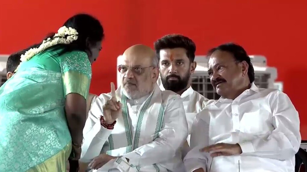 Amit Shah speaks with BJP leader Tamilisai Soundararajan at Chandrababu Naidu's oath-taking ceremony. Amit Shah speaks with BJP leader Tamilisai Soundararajan at Chandrababu Naidu's oath-taking ceremony.