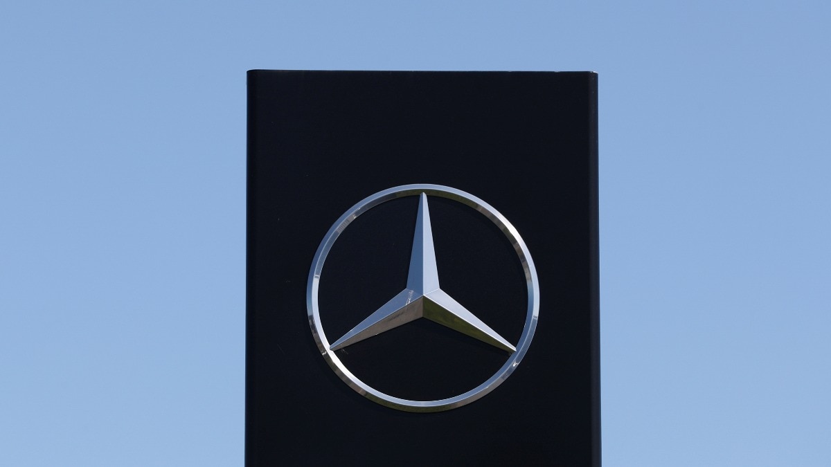Mercedes-Benz to invest Rs 3,000 crore in Maharashtra (PC: Reuters) Mercedes-Benz to invest Rs 3,000 crore in Maharashtra (PC: Reuters)