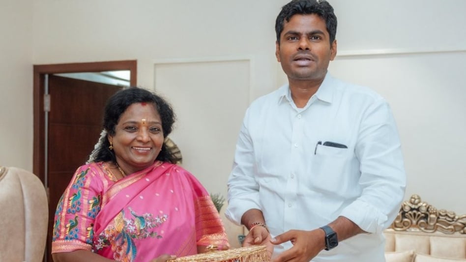 The situation escalated when a video showed Amit Shah seemingly reprimanding Soundararajan at Chandrababu Naidu's swearing-in ceremony in Andhra Pradesh. The situation escalated when a video showed Amit Shah seemingly reprimanding Soundararajan at Chandrababu Naidu's swearing-in ceremony in Andhra Pradesh.