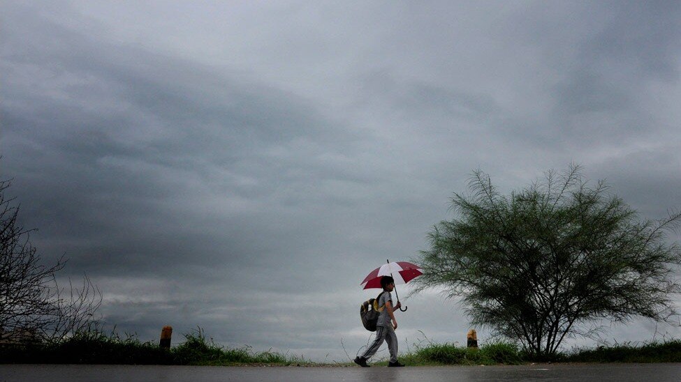 Weather alert: Monsoon progresses in Maharashtra, Andhra Pradesh, Bihar; IMD issues heatwave alert for Delhi, Uttar Pradesh Weather alert: Monsoon progresses in Maharashtra, Andhra Pradesh, Bihar; IMD issues heatwave alert for Delhi, Uttar Pradesh