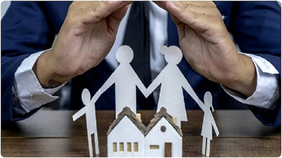 Home loan insurance is a guard against the risk of default on a home loan in the event of the death of the borrower. Home loan insurance is a guard against the risk of default on a home loan in the event of the death of the borrower.