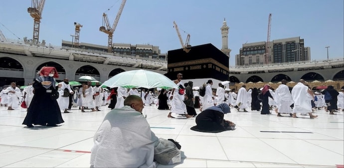 On Monday, the temperature at Mecca's Grand Mosque reached a blistering 51.8 degrees Celsius (125 Fahrenheit), according to the Saudi national meteorology center. On Monday, the temperature at Mecca's Grand Mosque reached a blistering 51.8 degrees Celsius (125 Fahrenheit), according to the Saudi national meteorology center.