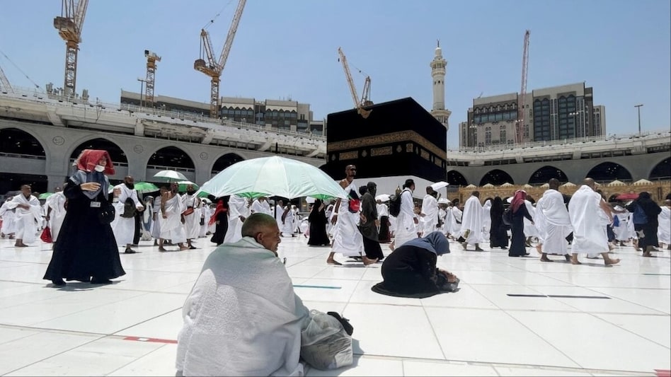 On Monday, the temperature at Mecca's Grand Mosque reached a blistering 51.8 degrees Celsius (125 Fahrenheit), according to the Saudi national meteorology center. On Monday, the temperature at Mecca's Grand Mosque reached a blistering 51.8 degrees Celsius (125 Fahrenheit), according to the Saudi national meteorology center.
