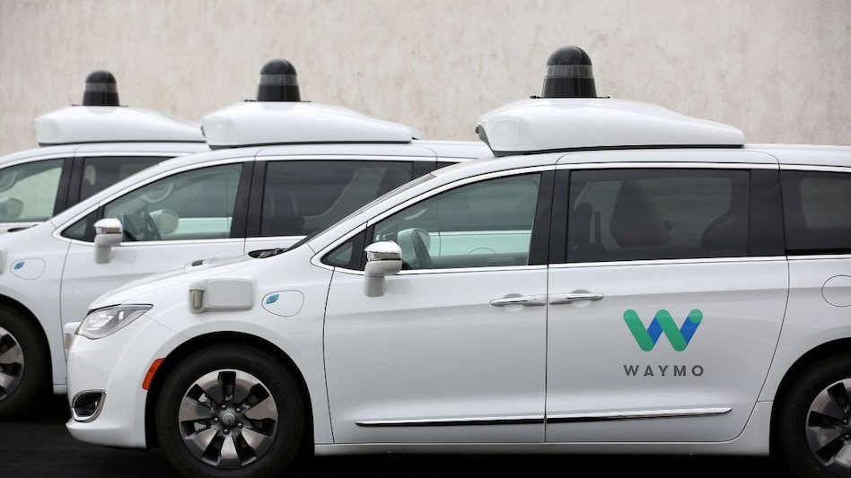 Waymo uses self driving technology Waymo uses self driving technology