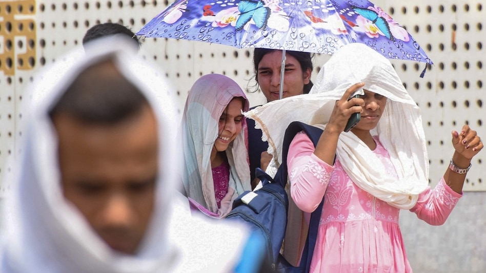 The India Meteorological Department (IMD) predicts rain, thunderstorms, and dust storms for Delhi and its adjoining areas on Friday. The India Meteorological Department (IMD) predicts rain, thunderstorms, and dust storms for Delhi and its adjoining areas on Friday.