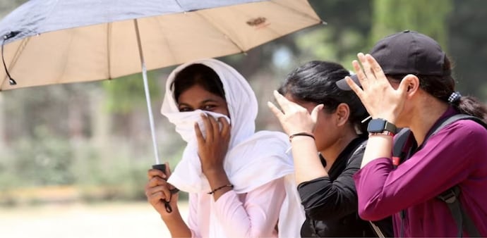 Among the metro cities, Mumbai has seen the biggest changes in the night-time temperatures, with the city experiencing an additional 65 days of warmer nights due to global warming. Among the metro cities, Mumbai has seen the biggest changes in the night-time temperatures, with the city experiencing an additional 65 days of warmer nights due to global warming.