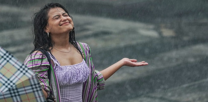 The weather agency issued a red alert for heavy to very heavy rainfall with extremely heavy rainfall for coastal Karnataka, south interior Karnataka, Kerala and Mahe, Konkan and Goa between June 21 and 25. The weather agency issued a red alert for heavy to very heavy rainfall with extremely heavy rainfall for coastal Karnataka, south interior Karnataka, Kerala and Mahe, Konkan and Goa between June 21 and 25.