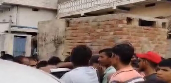 The incident occurred in Kasiadeeh village where the team was present. In video footage, a crowd surrounded the CBI vehicles and harassed the officers. The incident occurred in Kasiadeeh village where the team was present. In video footage, a crowd surrounded the CBI vehicles and harassed the officers.